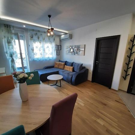 Laura Apartment Novi Sad Bagian luar foto