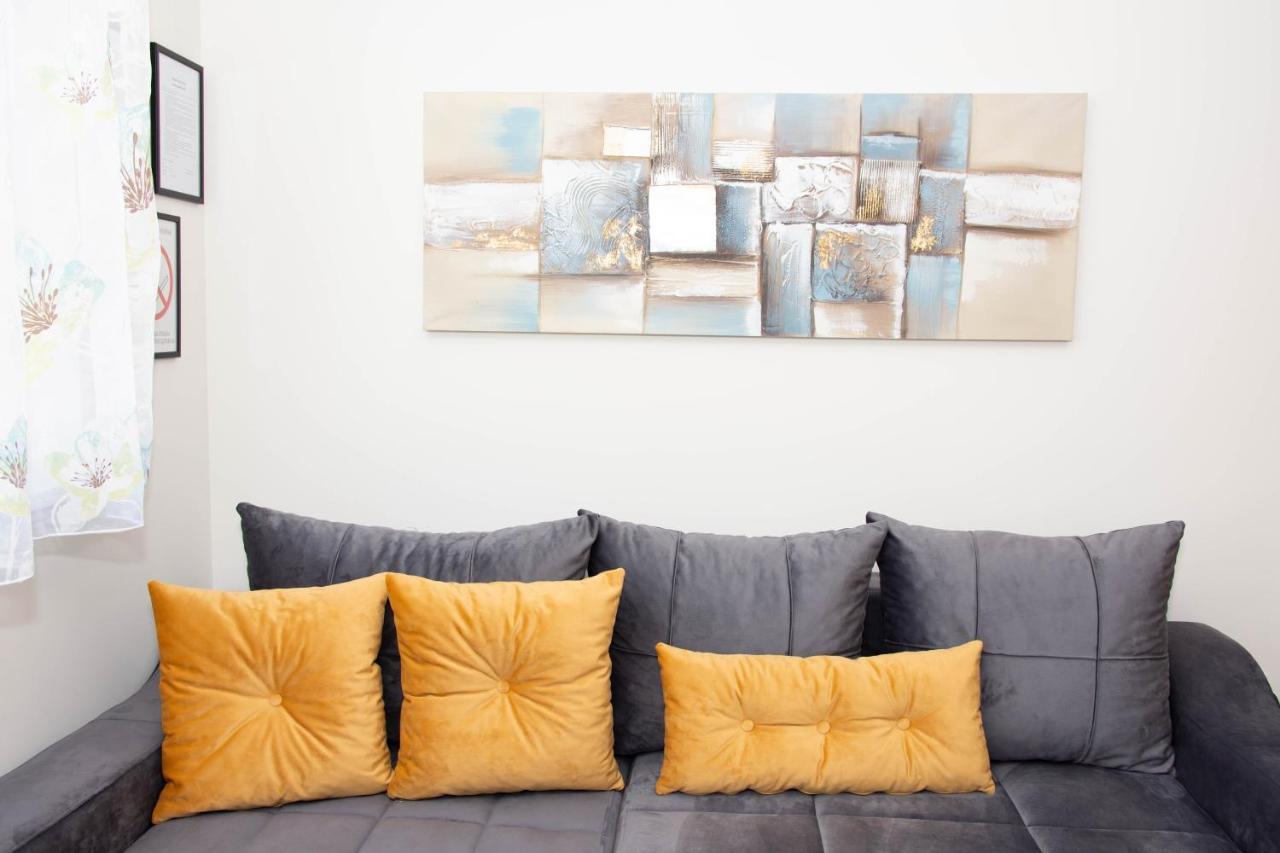 Laura Apartment Novi Sad Bagian luar foto