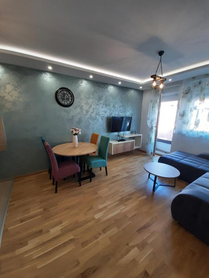 Laura Apartment Novi Sad Bagian luar foto